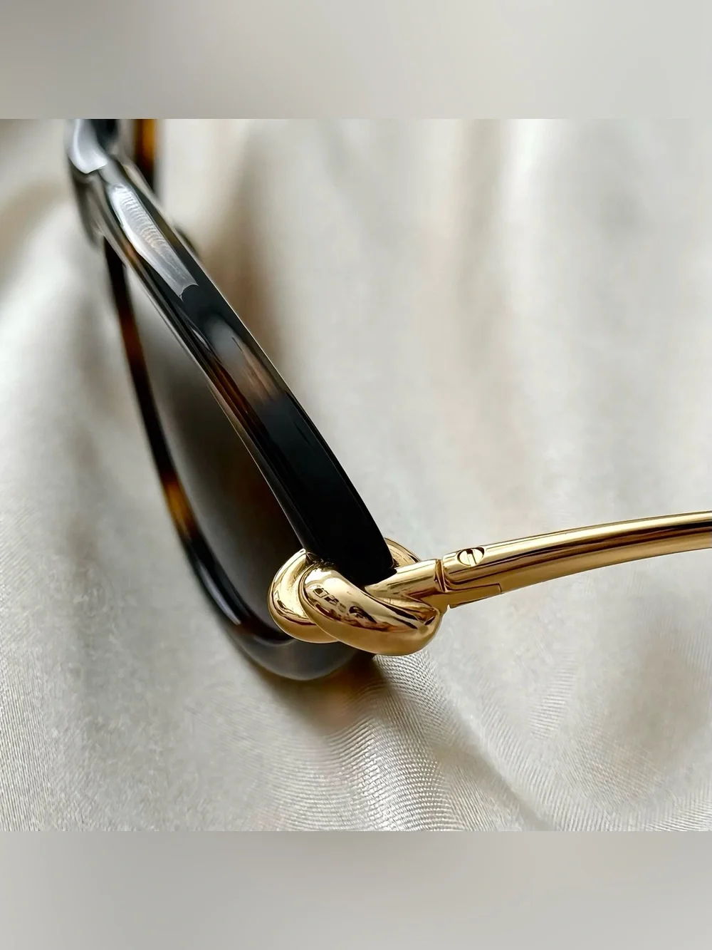AUTHENTIC BOTTEGA VENETA BV1390S CAT-EYE SUNGLASSES – HAVANA WITH GOLD